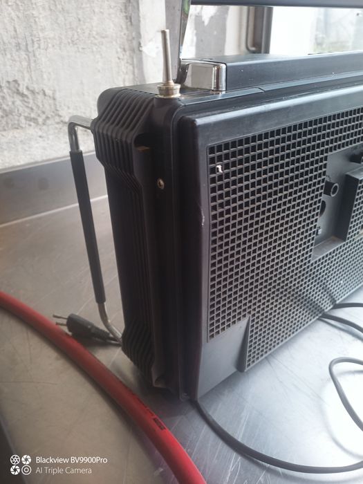 Rádio Satélite Grundig 2400 está num estádio inacreditável além de ter umas pequeninas coisinhas está mesmo maravilhoso