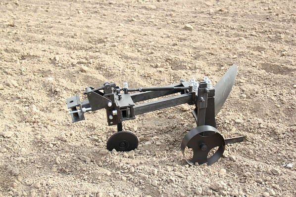 Плуг до мототрактора з гідравлікою