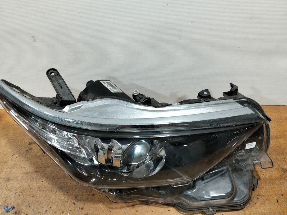 Farol Toyota Auris ótica original 2015
