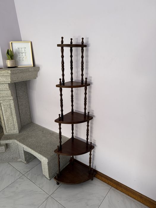 Estante de canto em madeira