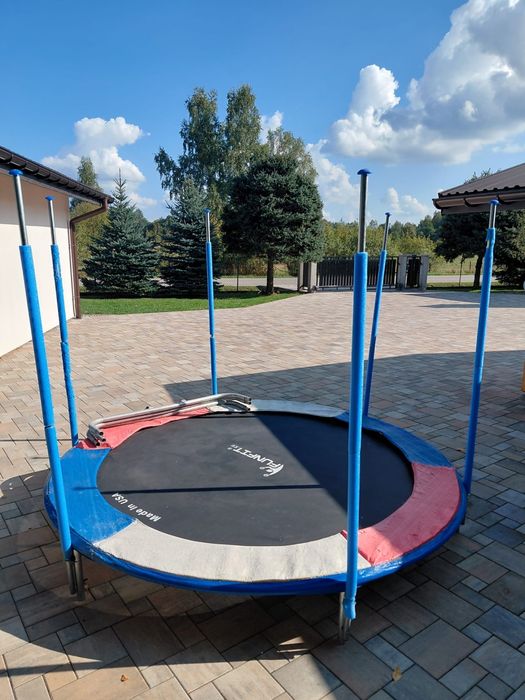 Trampolina z siatką