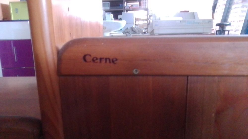 Bengaleiro em pinho mel maciço da Cerne+espelho