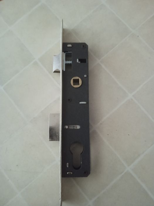 Замок врізний фірми апекс, розмір 235*37*23