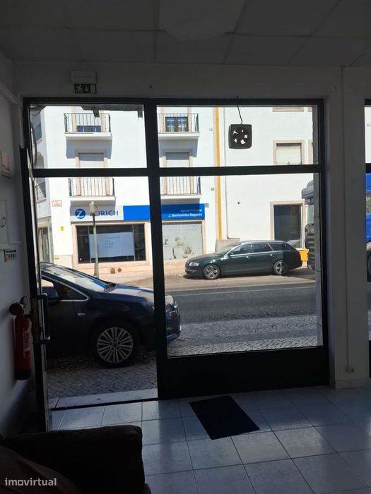 Loja para Arrendamento em Almeirim – Excelente Localização