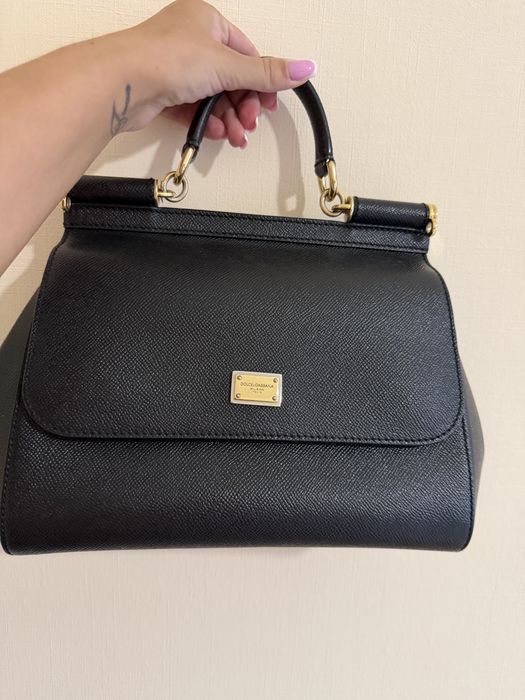 Сумка Dolce & Gabbana Sicily, оригінальна модель у впізнаваному класичному дизайні бренду.