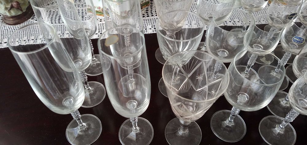 30 copos cristal licor, flutes ainda com o selo 40€