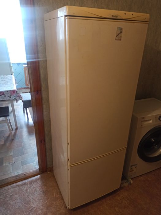 Продам холодильник Снайге на запчастини або під ремонт.самовивіз