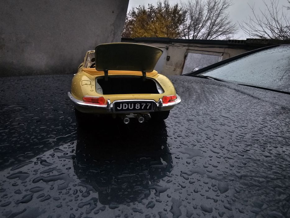 Jaguar e 1/18 в колекцию моделька