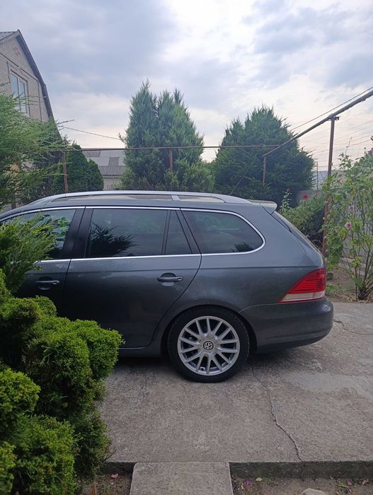 Продам гольф п'ятий універсал  автомат авто в гарному стані