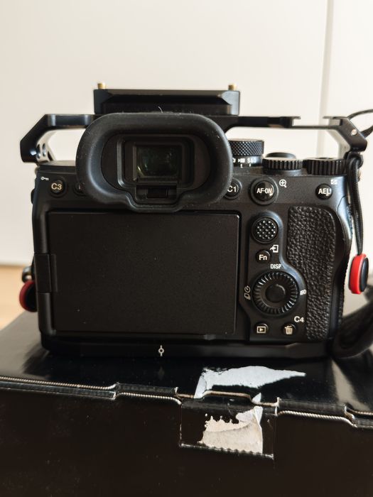 Sony a7IV + Cage SmallRig e Extras
