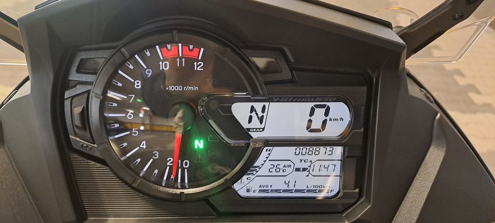 Suzuki Vstrom 650 ano 2024 (apenas 8.900 kms)
