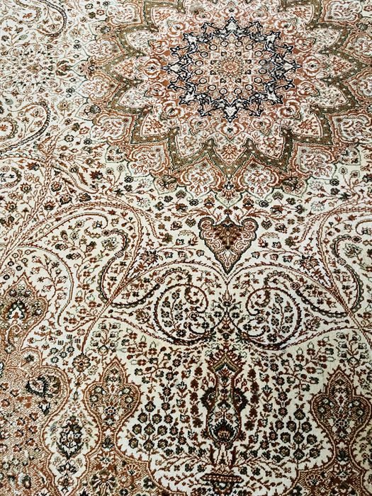 Dywan, perski, wełniany, duży 2.4 m x 1.70 m. Rozety. Królewski dywan.