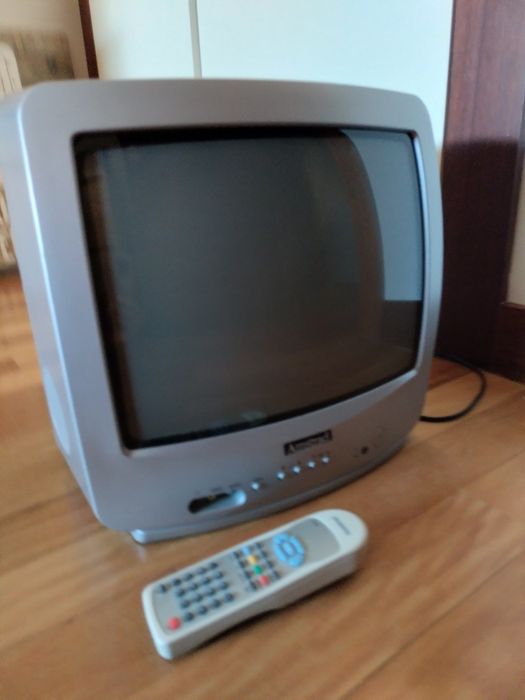Televisão Amstrad, écran 35 cm, com comando