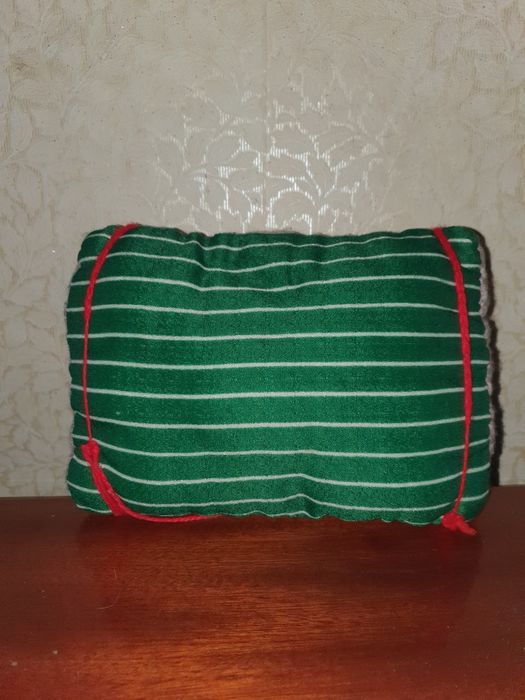 Подушка в форме женской груди (ручная работа)