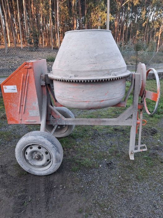 Vendo betoneira como nova