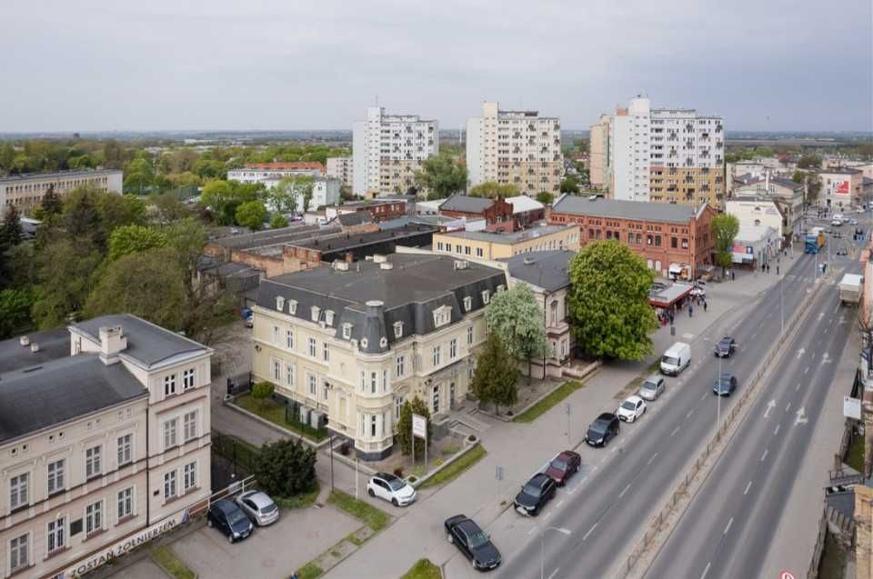 Wynajmę nieruchomość z lokalami użytkowymi.