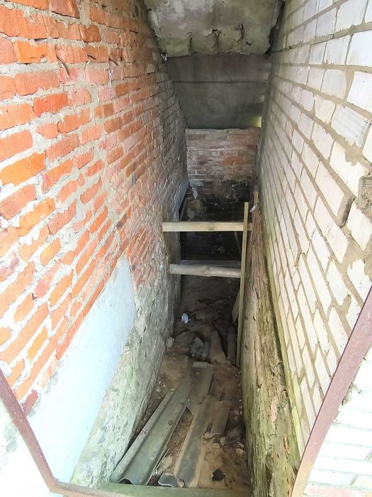 Недорого!Недобудований будинок та 15сот.в Макарові.Підведено газ.