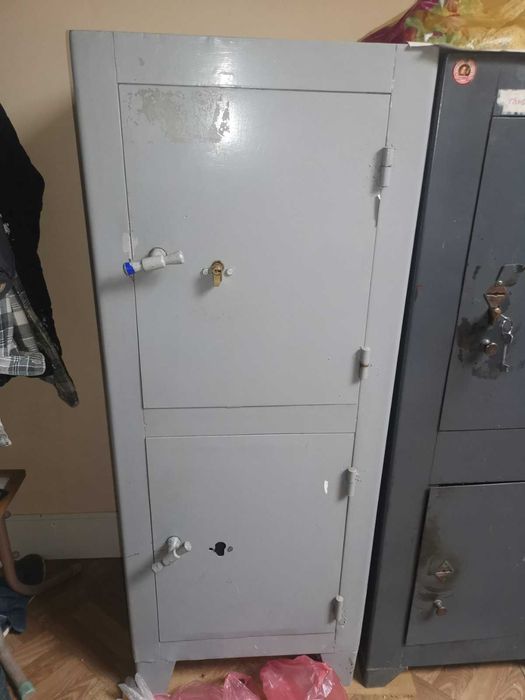 Сейф металевий радянський.