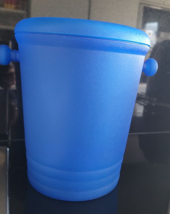 Balde de gelo azul443187845242572801