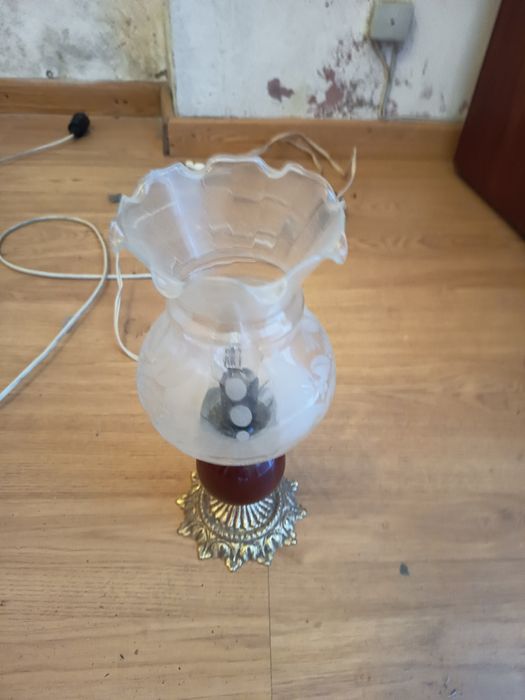 Candeeiro de tecto e mesa