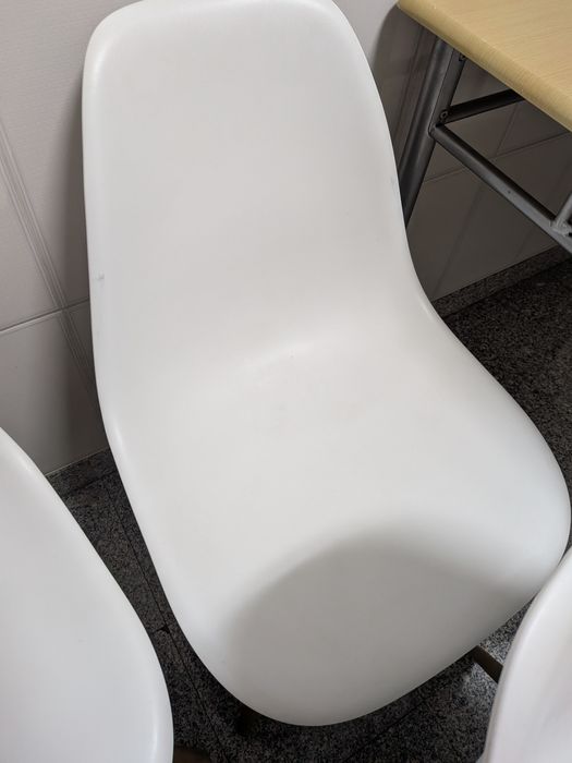 Cadeiras estilo nórdico brancas