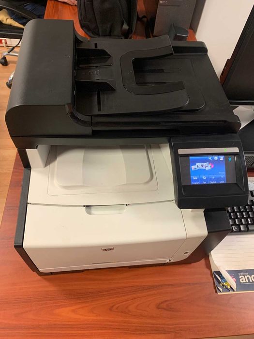Impressora Multifuncional HP LaserJet Pro CM1415fn em cores