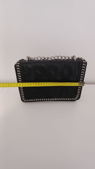 Mala preta com corrente (primark)
