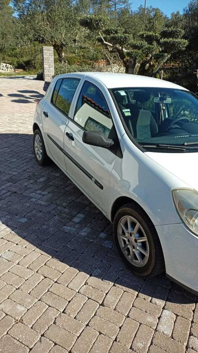 Clio  em bom estado geral