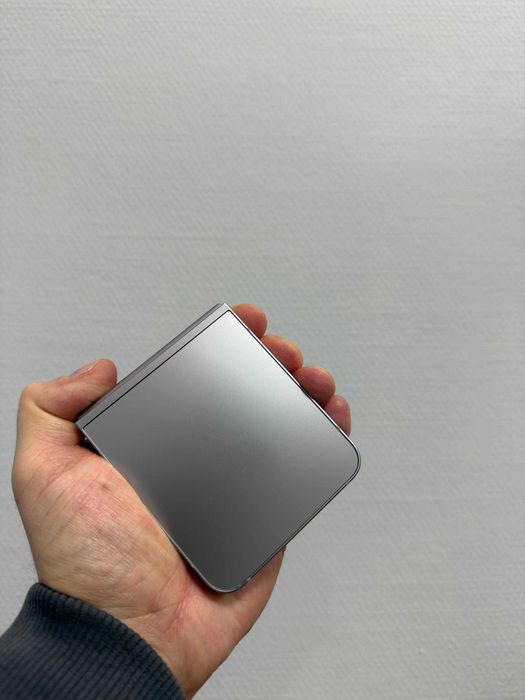 Продам Samsung Galaxy Flip6 12/256GB Silver