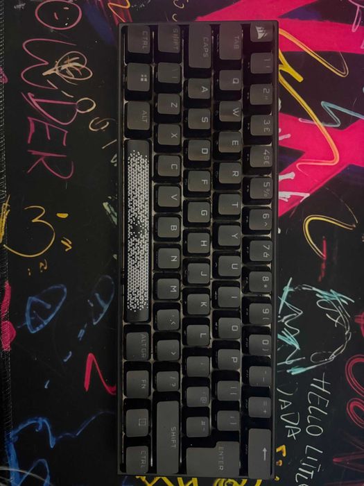 Setup Gaming Completo com 2 monitores, 1 teclado e 1 webcam