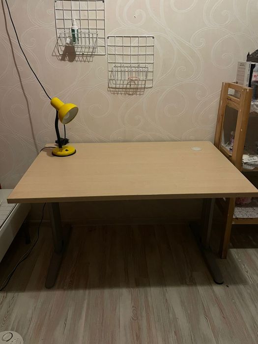 Продам письменный стол. Идеальное состояние