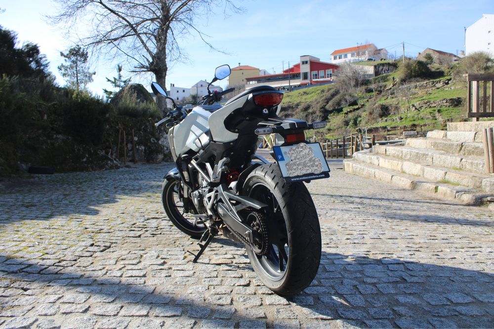 Honda CB125R Branca