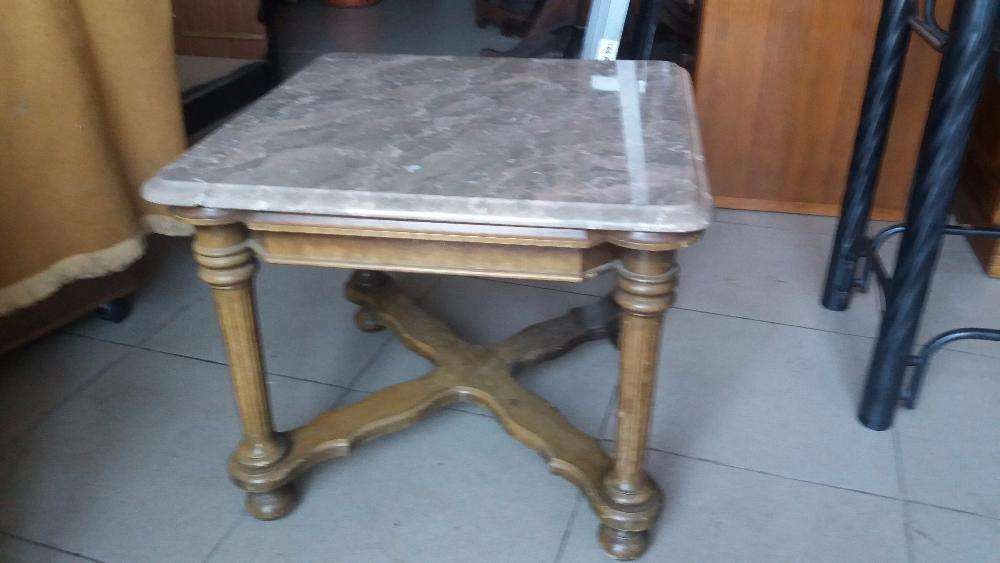 Antiga Mesa de Apoio, tampo em mármore