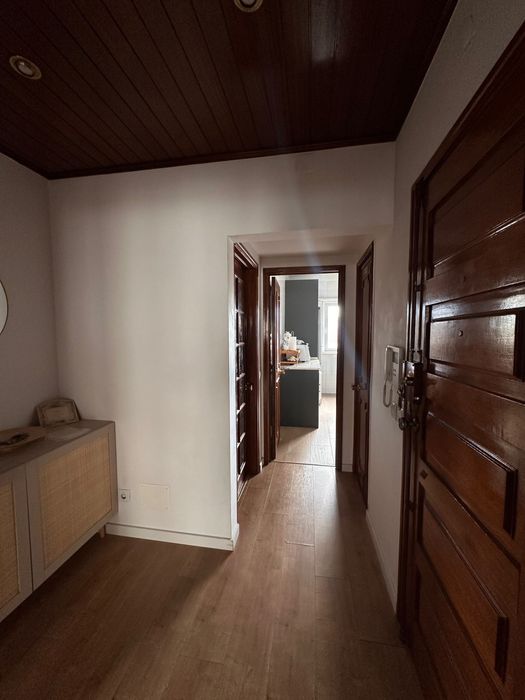 Quarto em Benfica mobilado em apartamento com sala a 465€ sem despesas a partilhar com apenas 1 estudante!