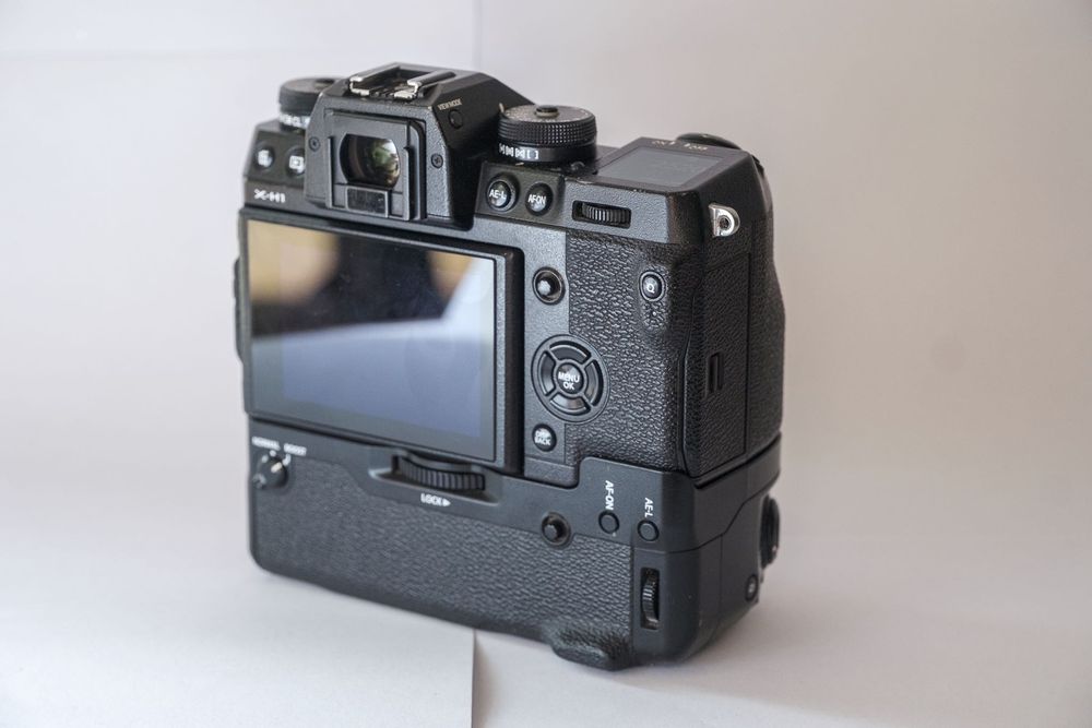 FujiFilm X-H1 + vertical Grip VPB-XH1 + 3 baterias (NP-W126s)