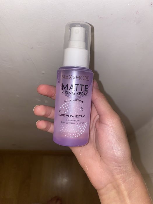 Spray utrwalajacy makijaz