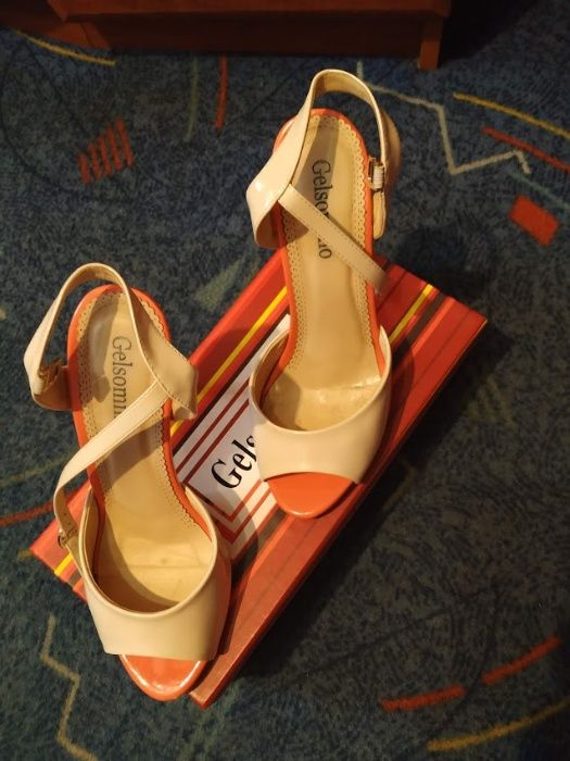 Женские босоножки