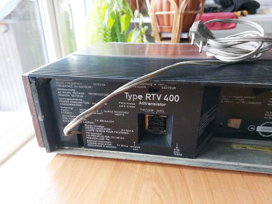 Amplituner GRUNDIG RTV 400 (do renowacji lub na części)