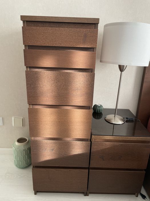 Cómoda 2 gavetas com vidro preto