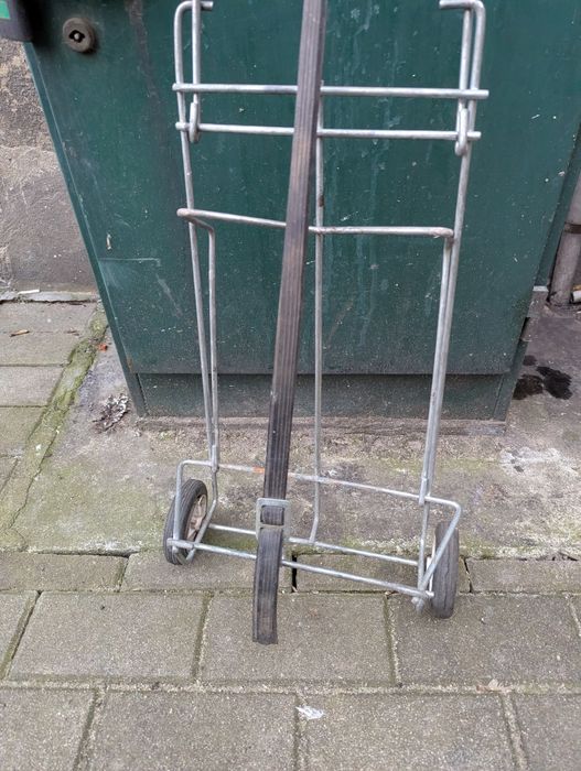 Wózek metalowy na zakupy