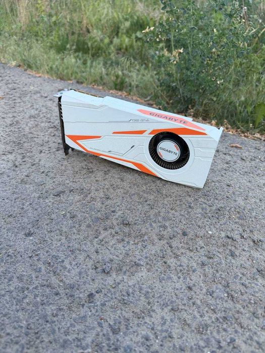 NVIDIA GeForce GTX 1080 Ti 11 ГБ GDDR5X / Виробник Gigabyte