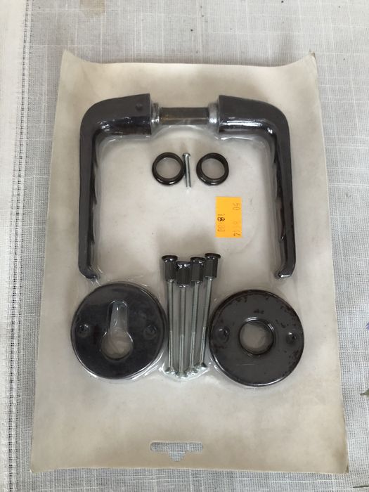 Klamka do naprawy starych drzwi