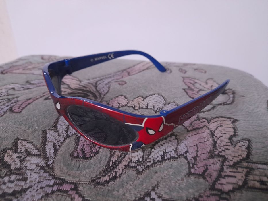 Okulary  przeciwsłoneczne  dziecięce  SPIDER-MAN .