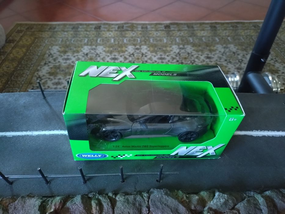 Aston Martin DBS Superleggera - Welly 1/24