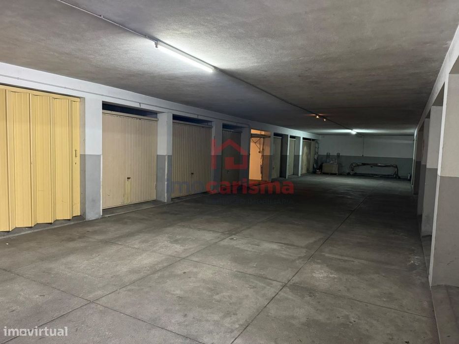 Garagem fechada com 13m2 para venda em Santo Tirso