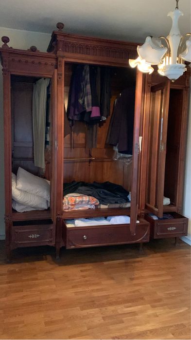 Guarda roupa em madeira