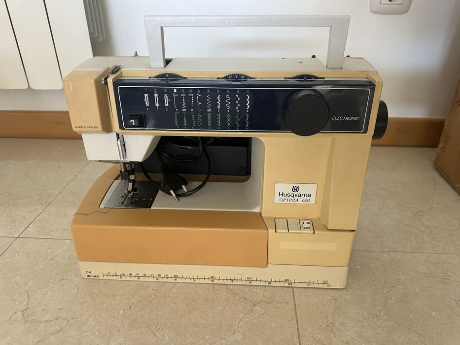 Vendo maquina de costura eletrica