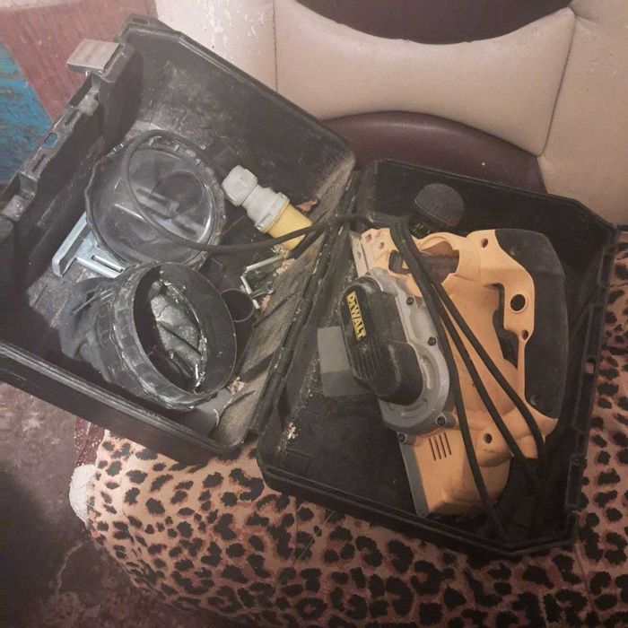 Электрический рубанок DeWALT