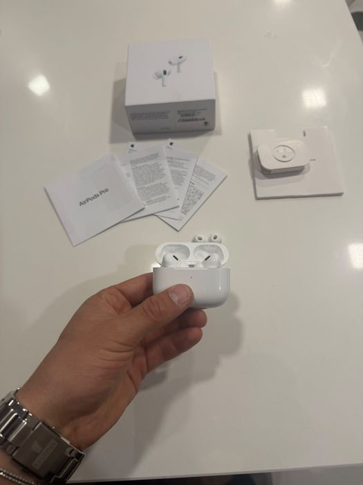 Apple AirPods Pro – Caixa + Acessórios