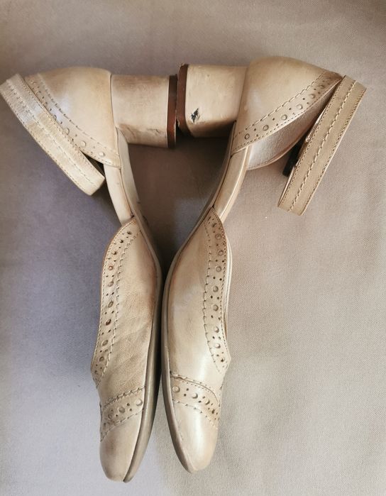 Skórzana czółenka z paskiem Oppus